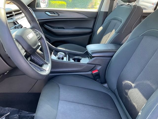 2023 Jeep Grand Cherokee Laredo 4x4