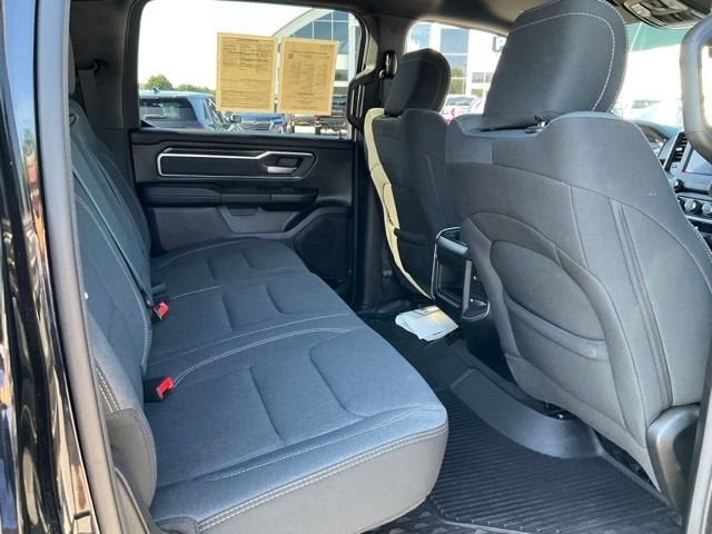 2022 RAM 1500 Big Horn Crew Cab 4x4 5'7" Box