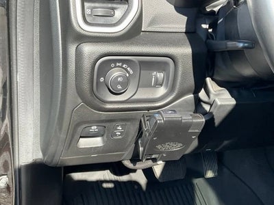 2022 RAM 1500 Big Horn Crew Cab 4x4 5'7" Box