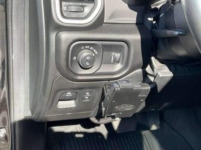 2022 RAM 1500 Big Horn Crew Cab 4x4 5'7" Box