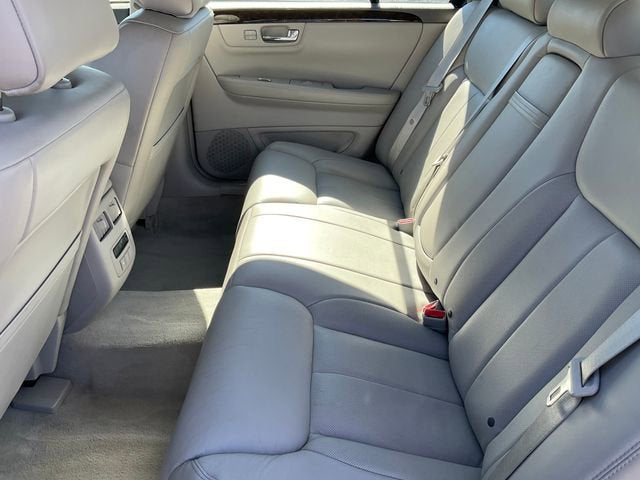 2011 Cadillac DTS Luxury Collection