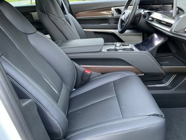 2027 Cadillac VISTIQ Luxury