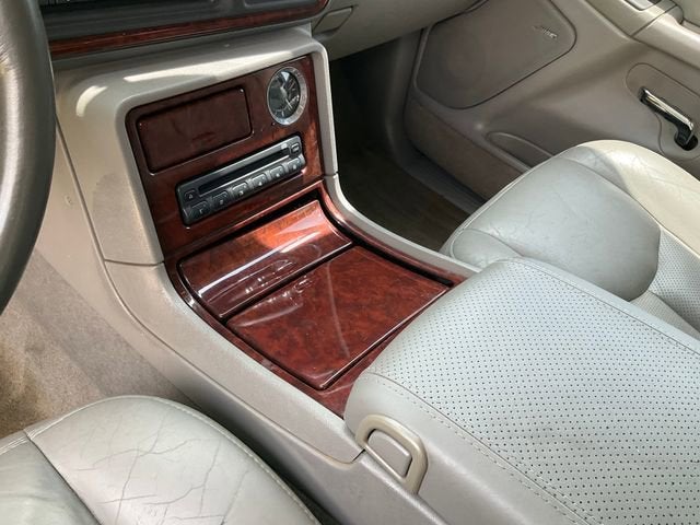2005 Cadillac Escalade Standard