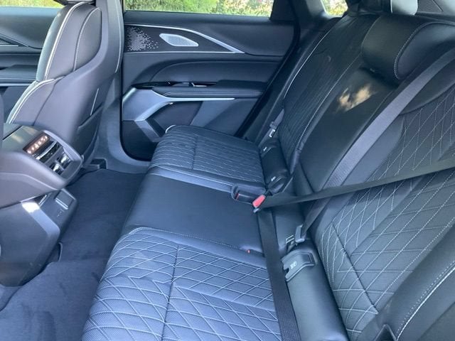 2027 Cadillac LYRIQ Signature Luxury