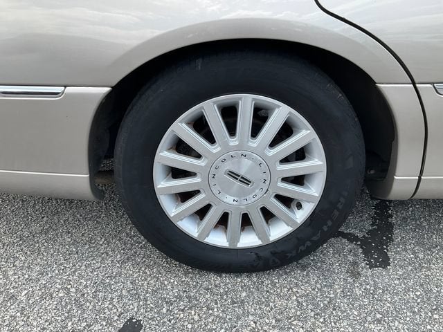 2003 Lincoln Town Car Executive