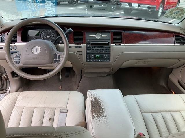 2003 Lincoln Town Car Executive