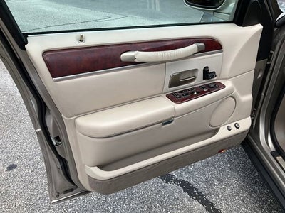 2003 Lincoln Town Car Executive