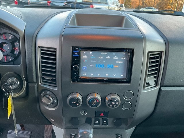 2004 Nissan Titan LE