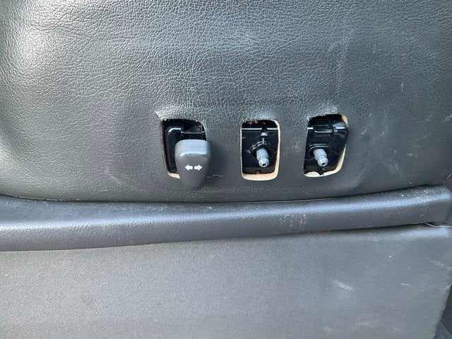 2004 Nissan Titan LE