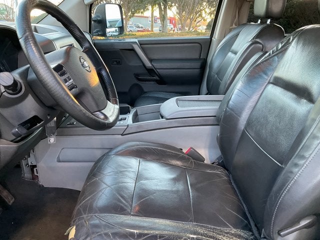 2004 Nissan Titan LE