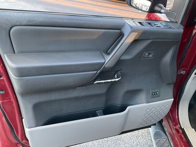 2004 Nissan Titan LE