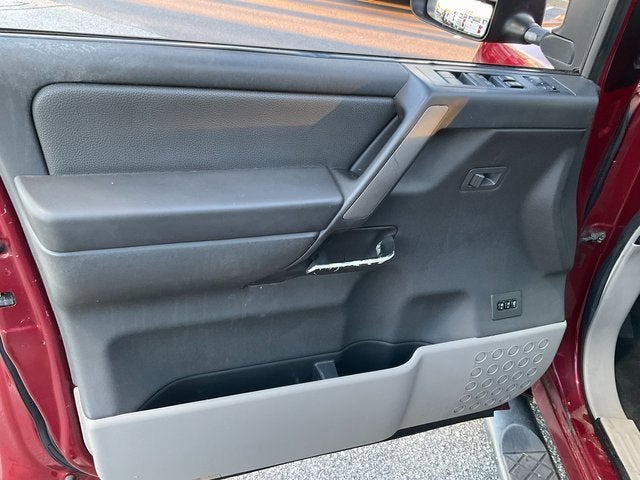 2004 Nissan Titan LE