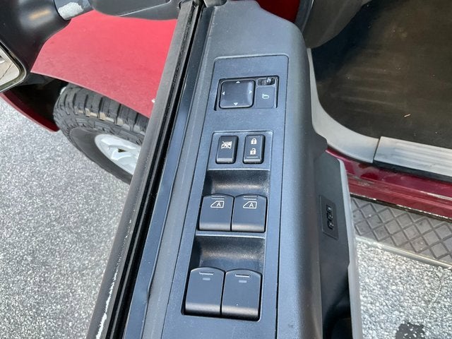 2004 Nissan Titan LE