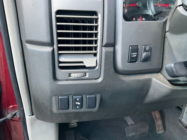 2004 Nissan Titan LE