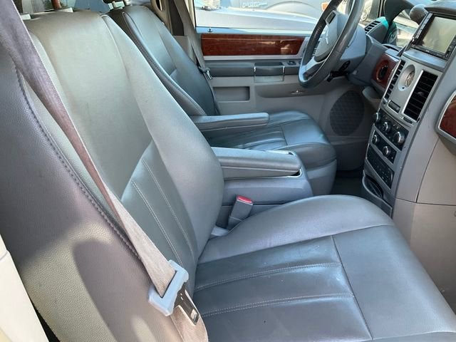 2009 Chrysler Town & Country Touring