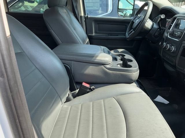 2017 RAM 3500 Tradesman Crew Cab 4x2 6'4" Box