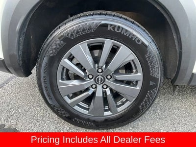 2025 Nissan Pathfinder SV