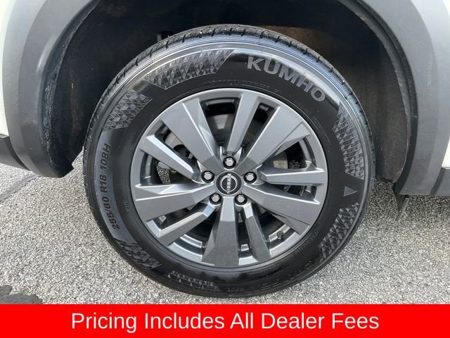 2025 Nissan Pathfinder SV