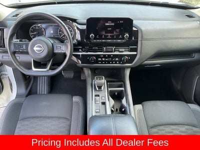 2025 Nissan Pathfinder SV