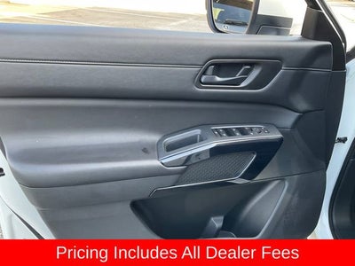 2025 Nissan Pathfinder SV