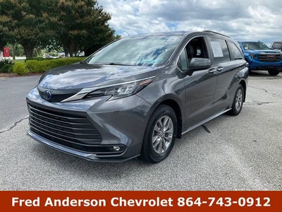 2025 Toyota Sienna XLE