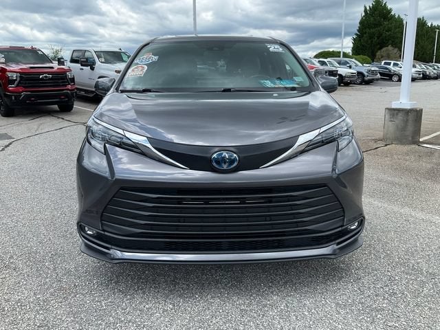 2025 Toyota Sienna XLE