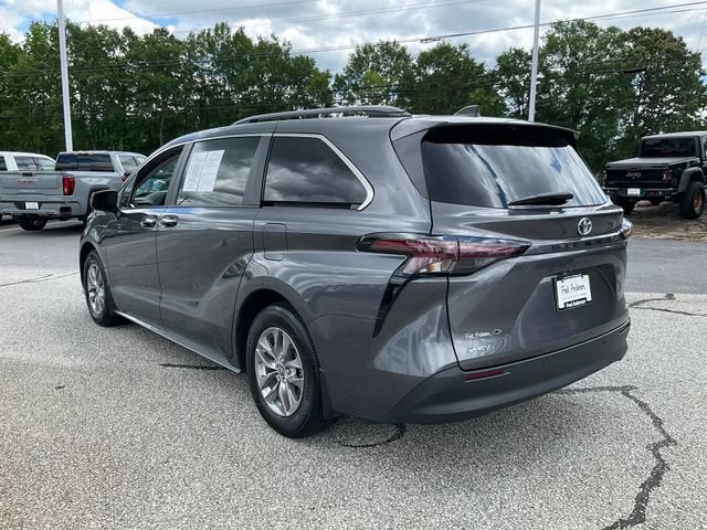 2025 Toyota Sienna XLE