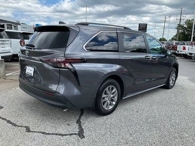 2025 Toyota Sienna XLE