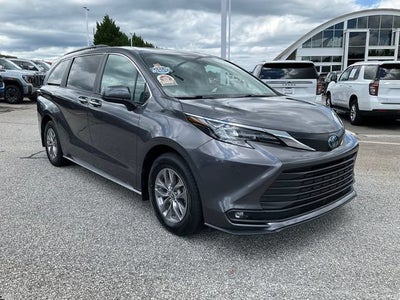 2025 Toyota Sienna XLE