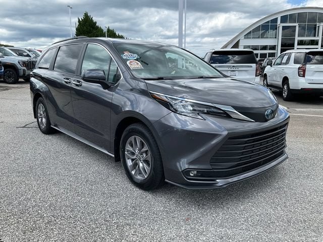 2025 Toyota Sienna XLE
