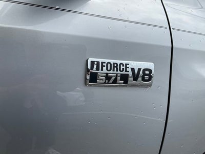 2017 Toyota Tundra SR5 5.7L V8